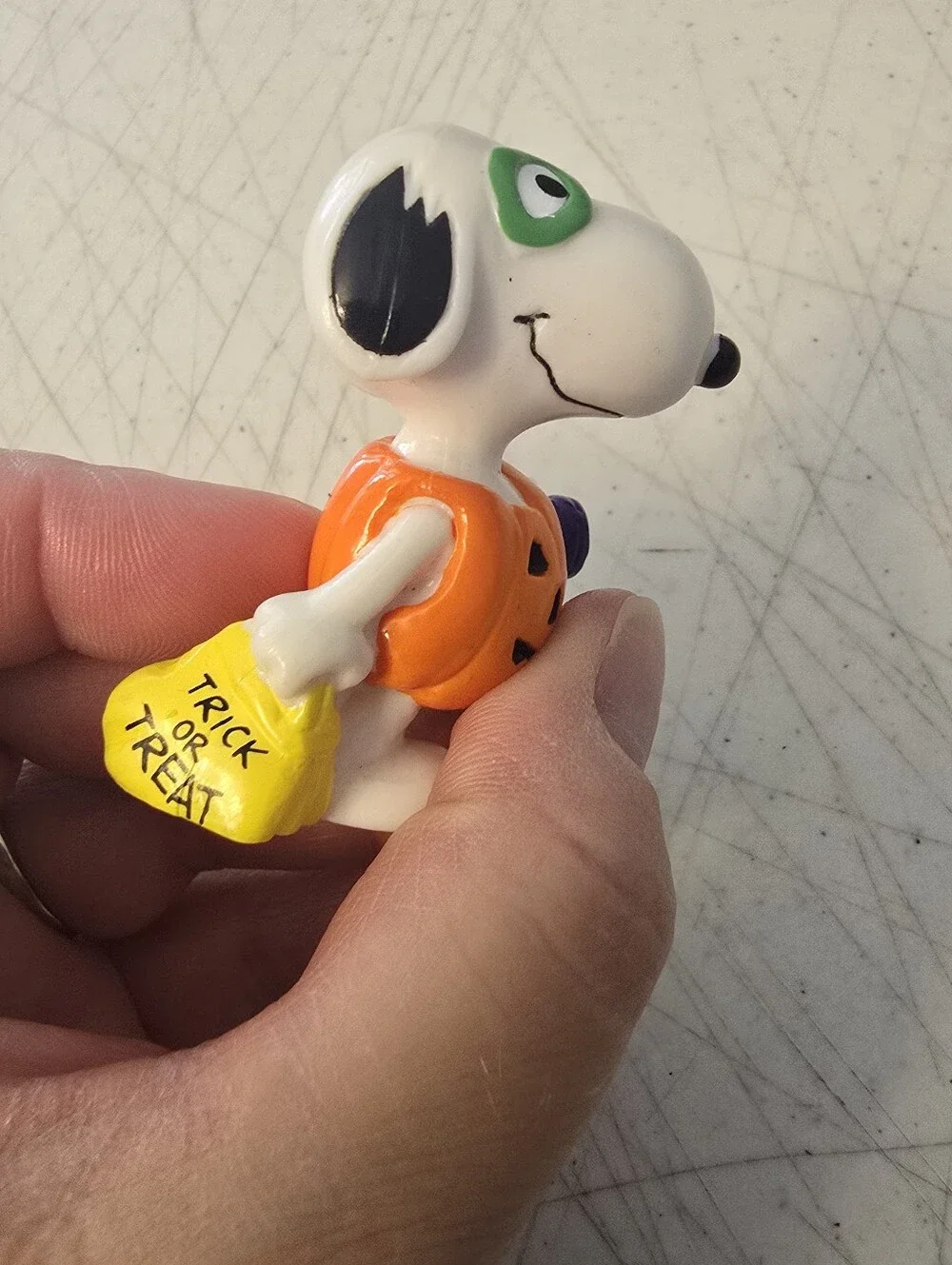 Peanuts Snoopy Halloween 2 1/4 In Figure Pumpkin Costume Trick or Treat Bag